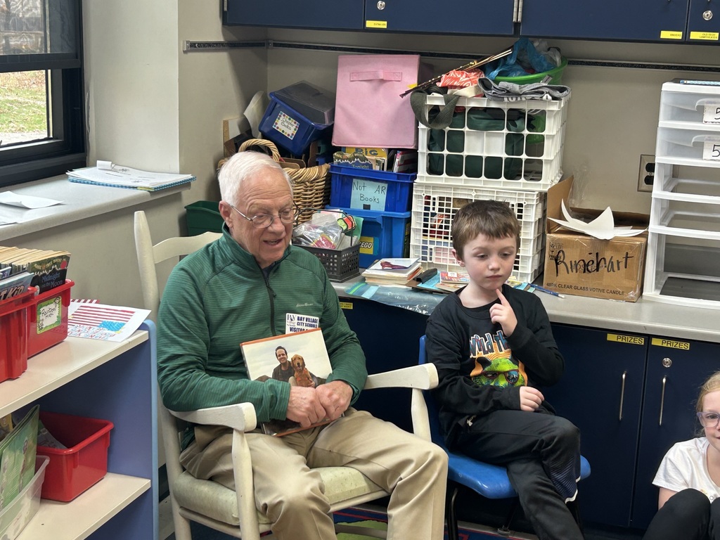 Veteran reading to Normandy students photo