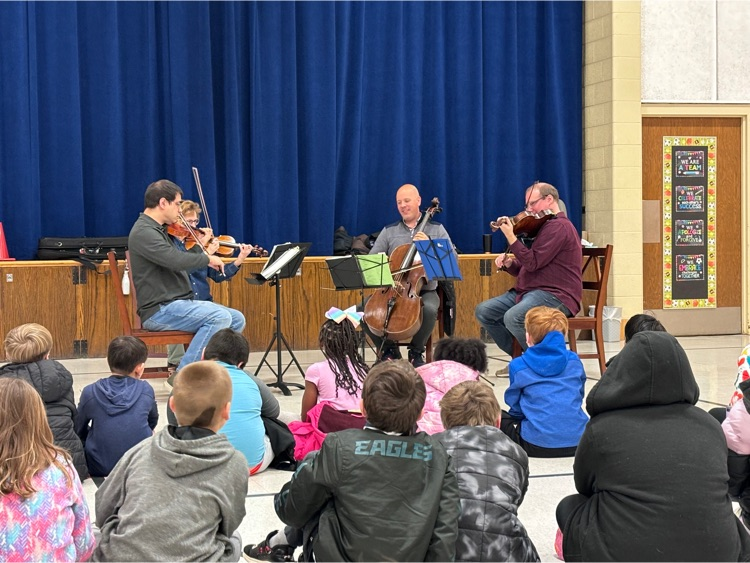 String quartet plays together