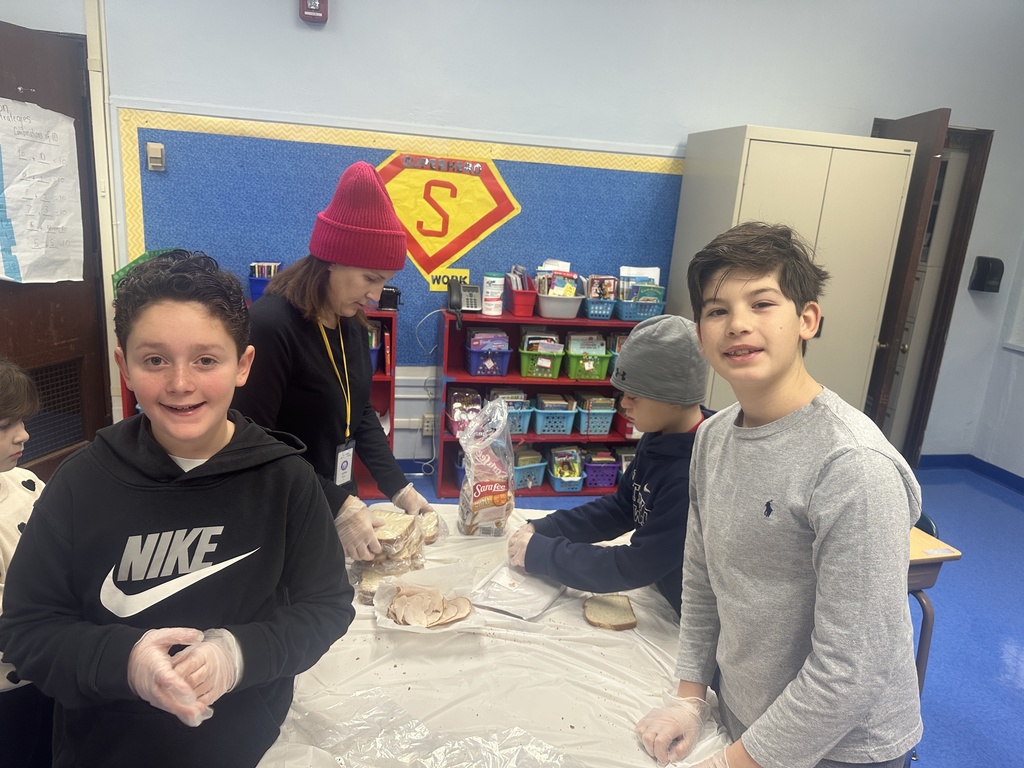 fifth grade students making sandwiches to donate