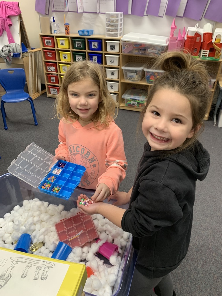 4 yr olds playing in sensory