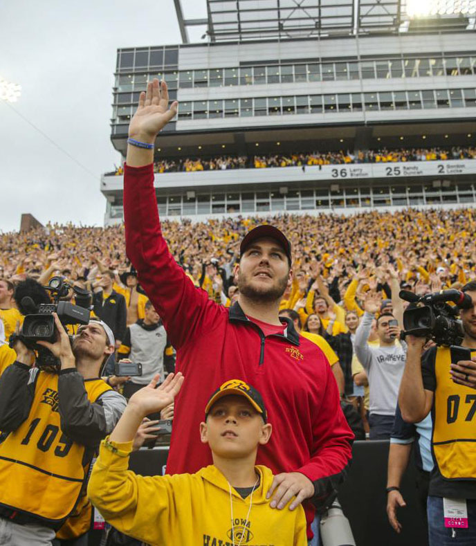 Carson King participates in The Wave to those at the Children's Hospital
