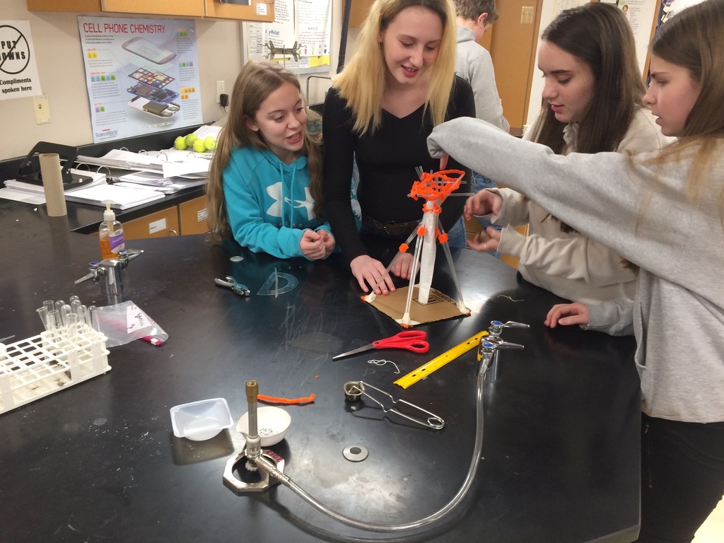 8th graders building straw towers