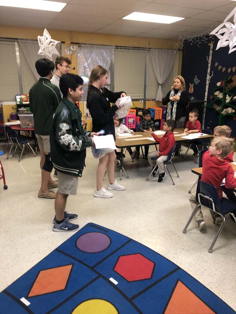 BG seniors share Valentines with PreK.