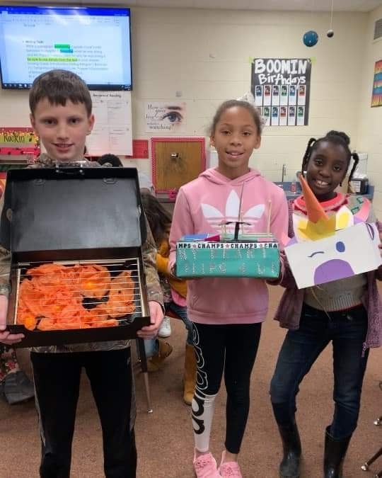 students with valentine boxes