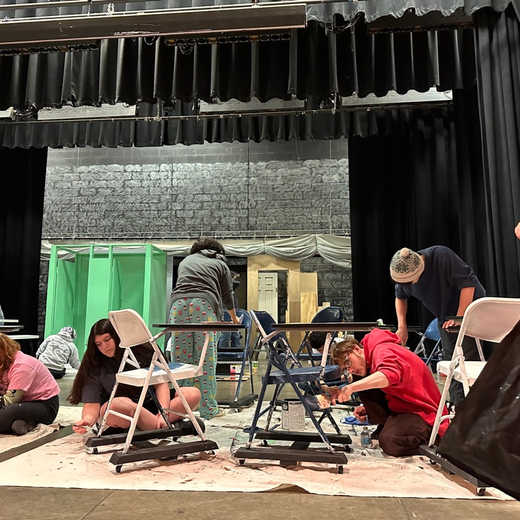painting the set