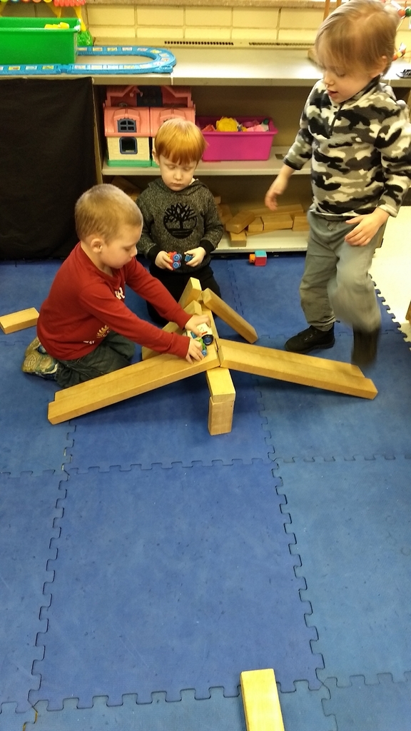 Making ramps for their cars. It's transportation week in EC! 🚕🚓🚗