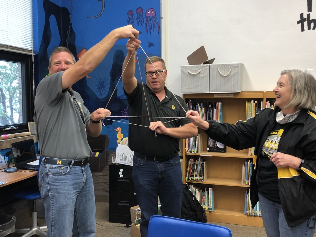 Team Buildings with Yarn!