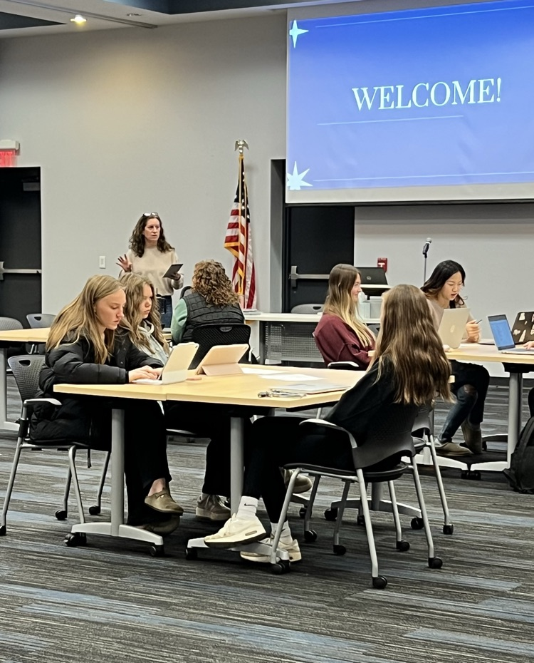 Table full of students creating their cover letters