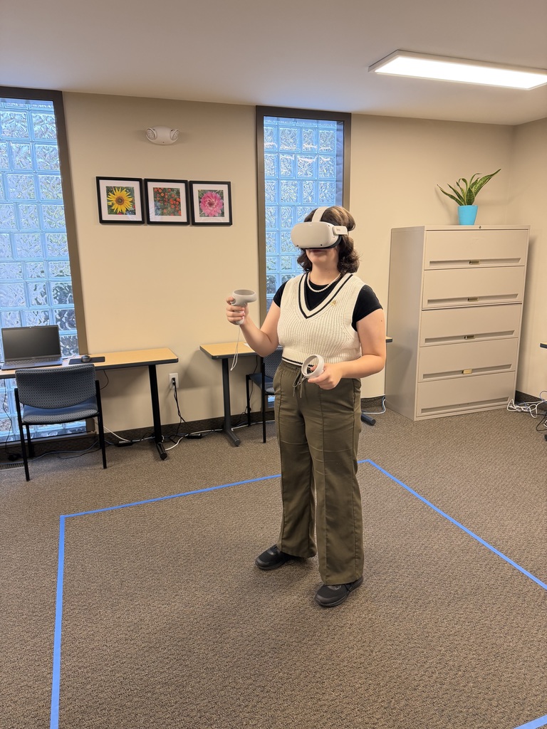 Howell Student tries VR Goggles during Job Shadow Day