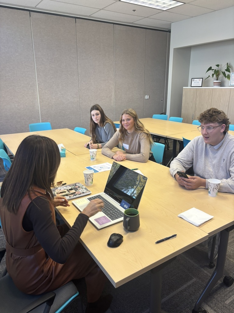 Students meet with Howell Chamber 