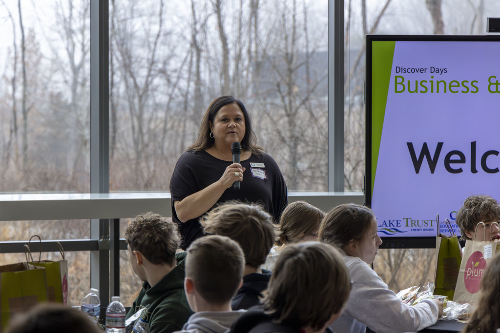 Heidi Danpullo presents to students about CTE Program options