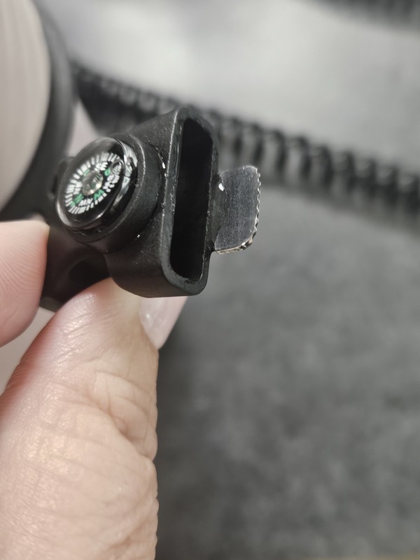 Compass with blade