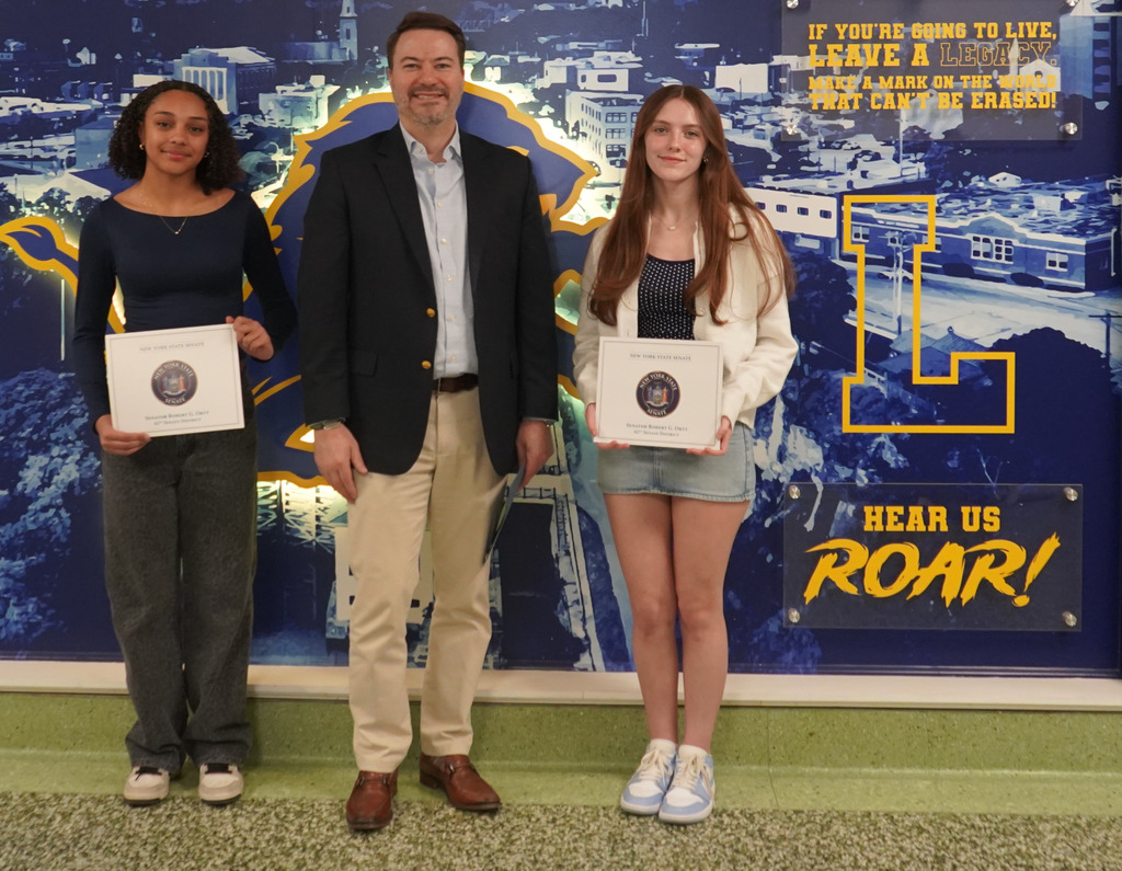 Senator Ortt with Nyema and Kelsie