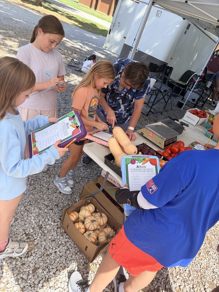 4th Graders at the Farmers Market 