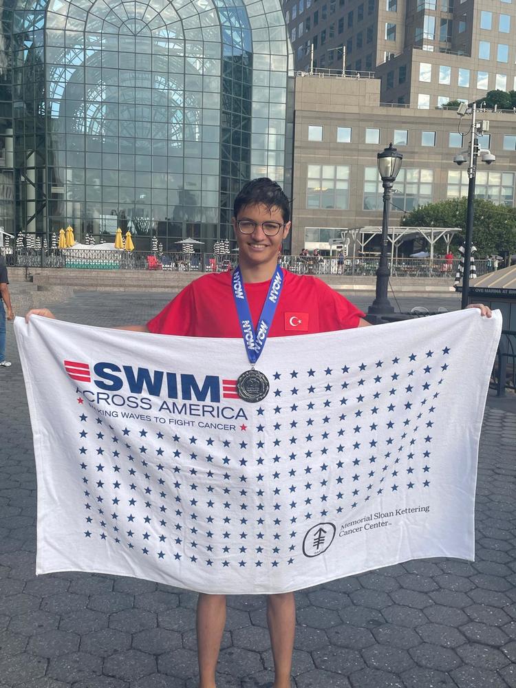 Locust Valley high schooler completes 20 Bridges swim around Manhattan
