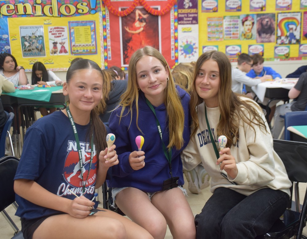 Middle School Spanish Students Celebrate Cinco de Mayo