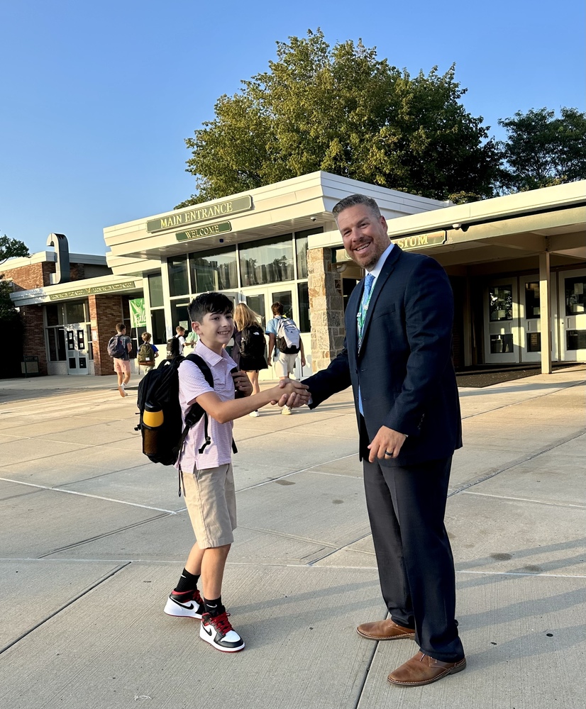 Locust Valley and Bayville welcome back students for the  2023-2024 School Year