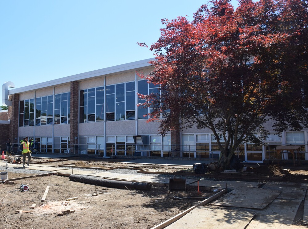 Cafeteria Courtyard Photo 1