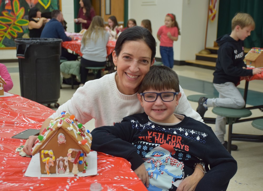 Elementary Students Decorate Gingerbread Houses