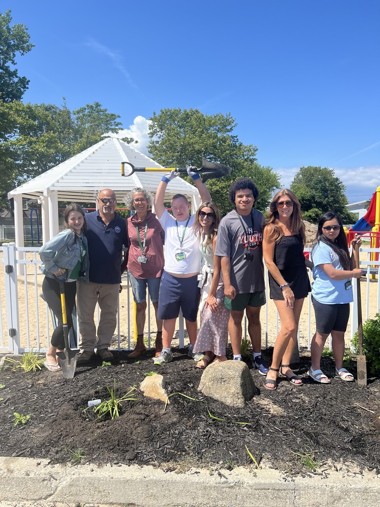 Locust Valley students help beautify Bayville Beach