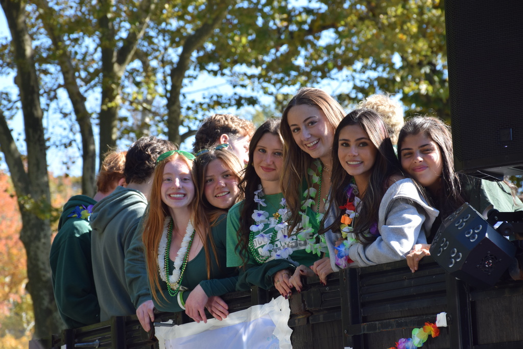 LV students arrive on floats.