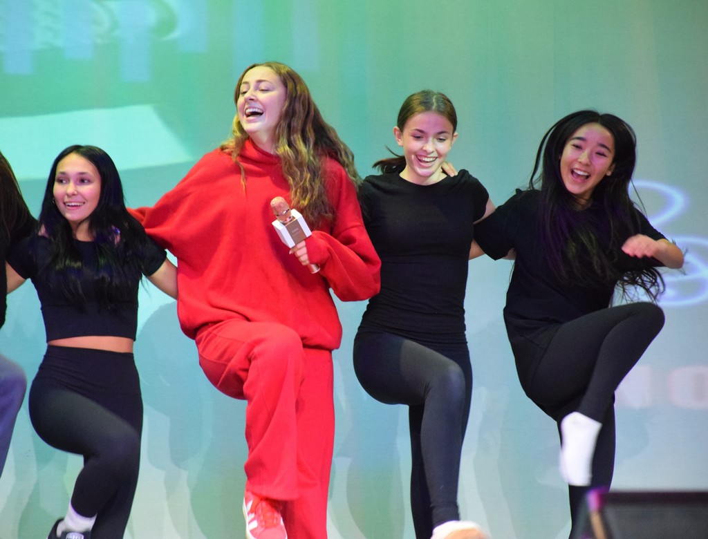 LV girls volleyball players perform "We Found Love" by Rihanna.