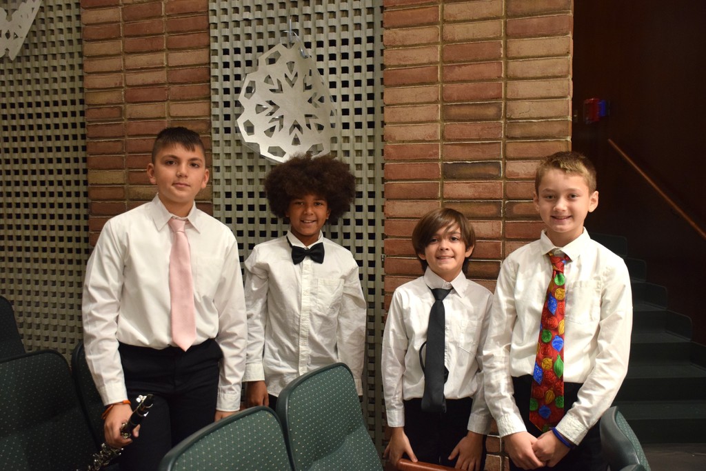 BI band students prepare for the winter concert.