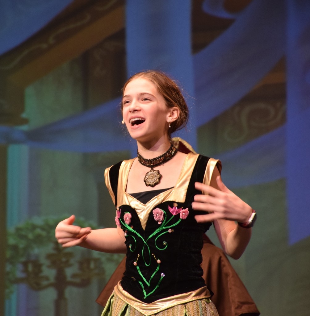 Anna welcomes the audience to Arendelle.