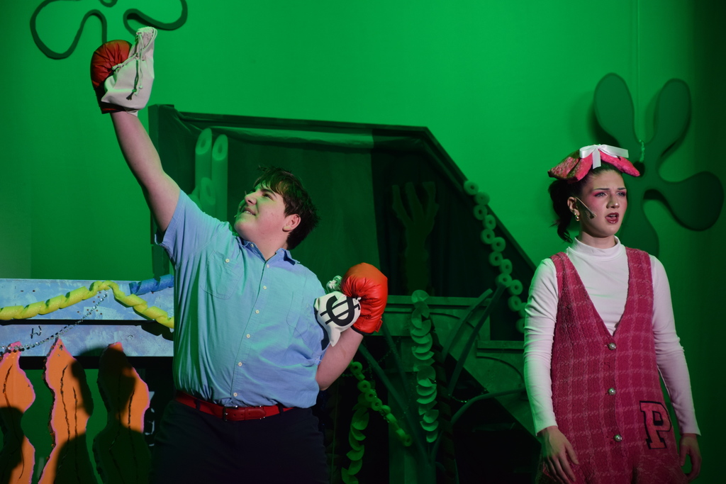 Mr. Krabs and his daughter Pearl disagree on their priorities.