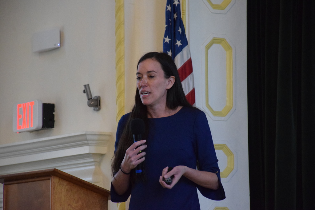 Dr. Marie Bragg, an assistant professor in the Department of Population Health at the NYU School of Medicine, showed parents how to utilize apps and services that limit social media use, and spoke about the techniques that companies use to market to children.