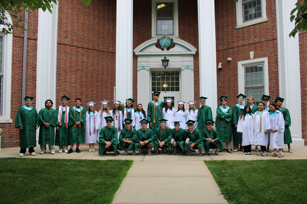 Members of the Class of 2026 visited Locust Valley Intermediate School during their senior stroll.