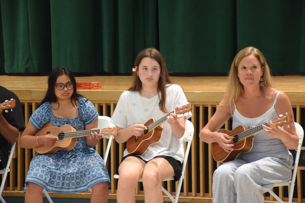 Students play the ukulele at the 2026 music and art showcase.