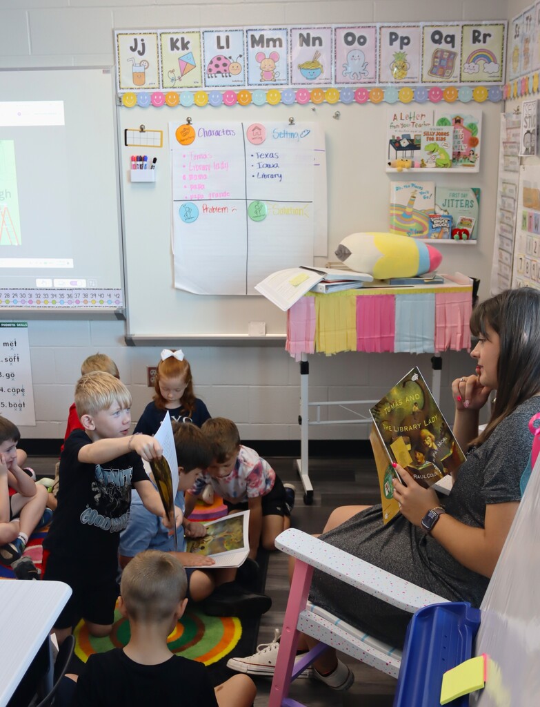 Reading to Students- Miss Cranes room 