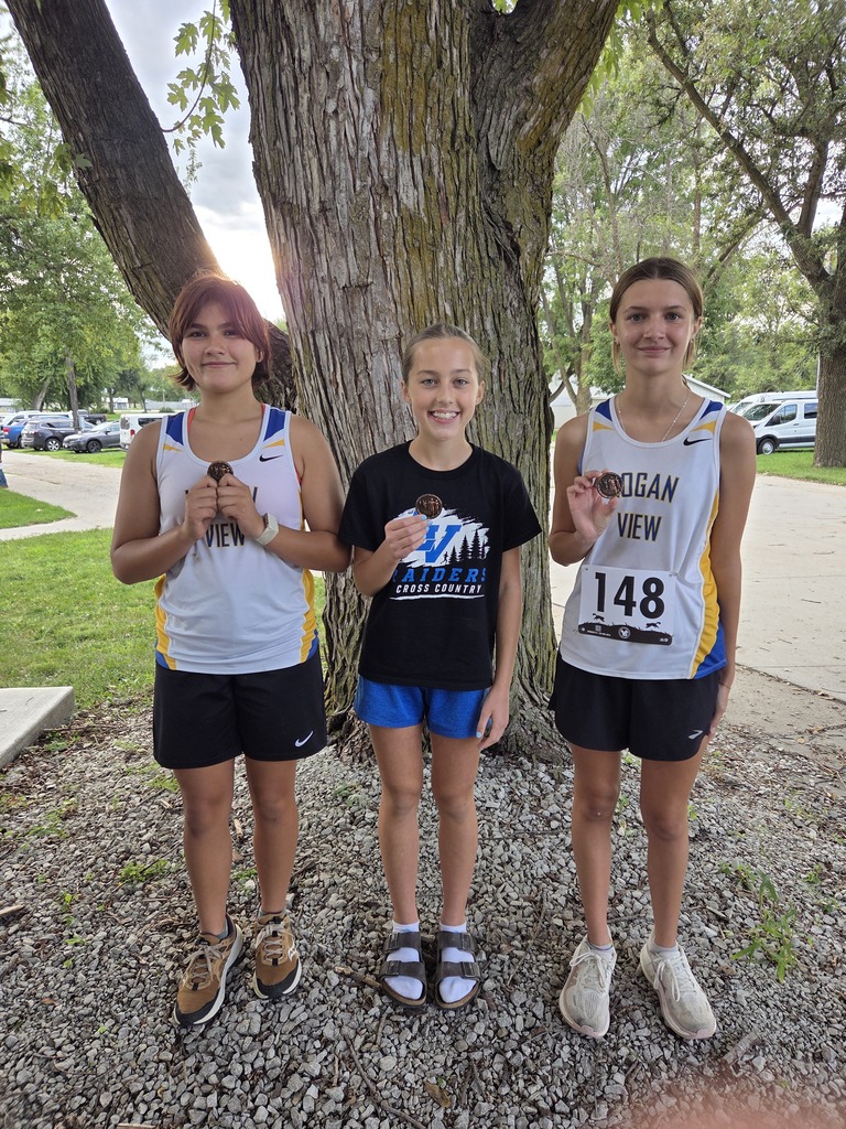 Great job to these young ladies at the JH race in Oakland! Kalani 5th, Myra 6th, and Aria 12th.