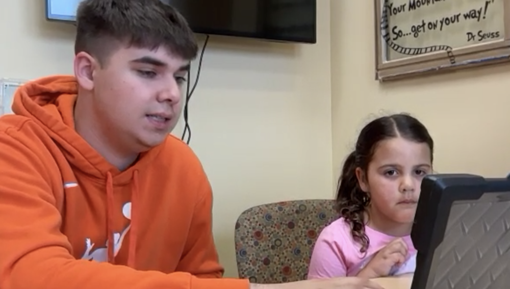 LHS student helping a LES student