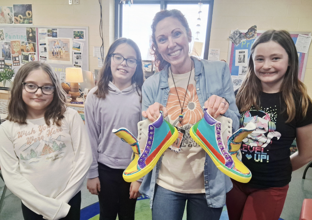 Mrs. Feliz and LES students