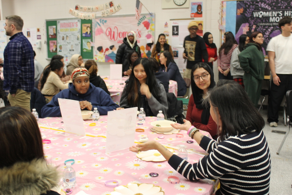 Guest speakers connect with students