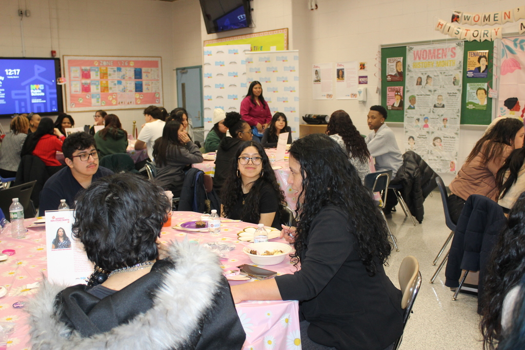 Guest speakers connect with students 