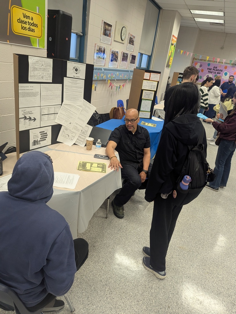 College Now Instructors and current students talk to interested students regarding College Now Course Offerings at LICHS!