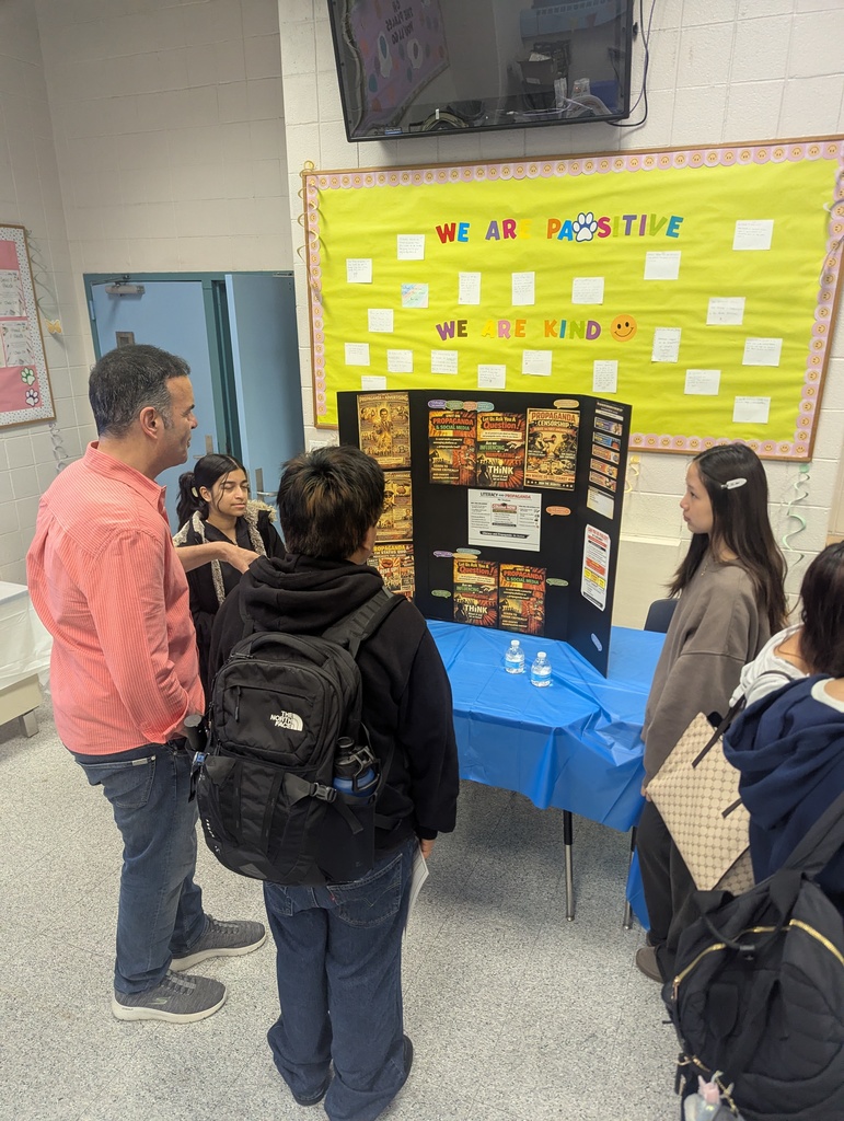 College Now Instructors and current students talk to interested students regarding College Now Course Offerings at LICHS!