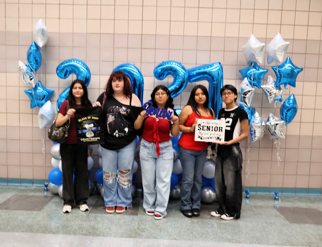 Seniors celebrate their last, first day of High School!