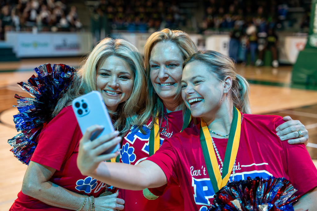 Hudson PEP staff take a group selfie