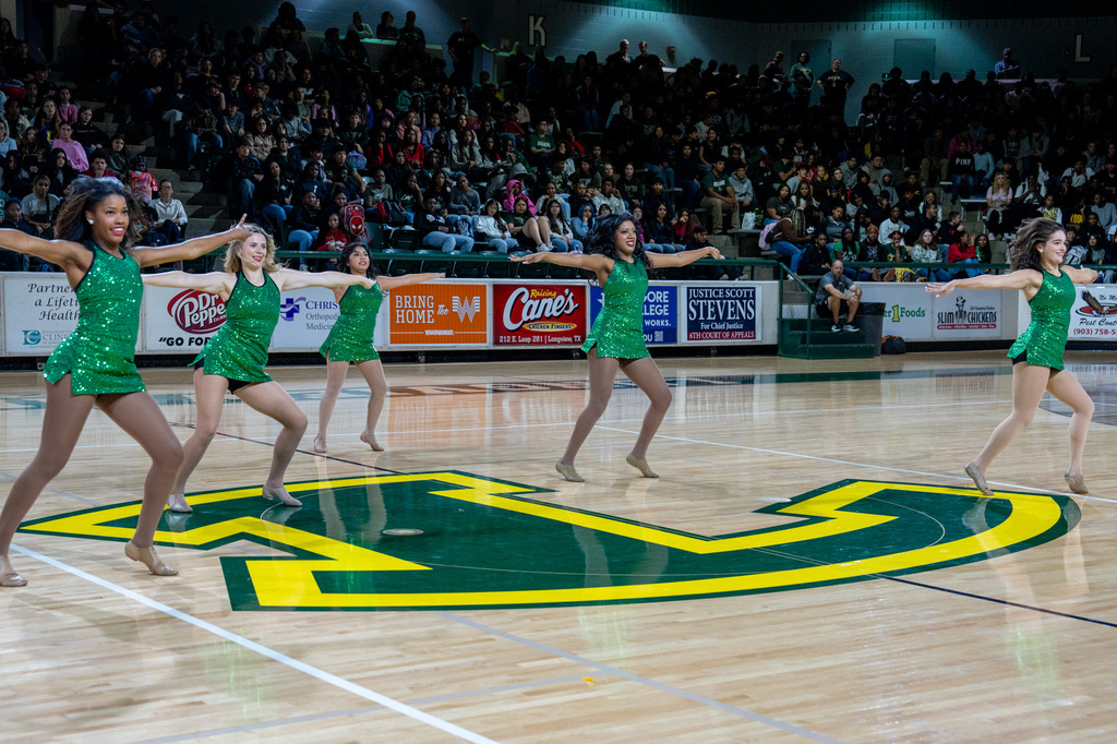 Viewettes on the dance floor.