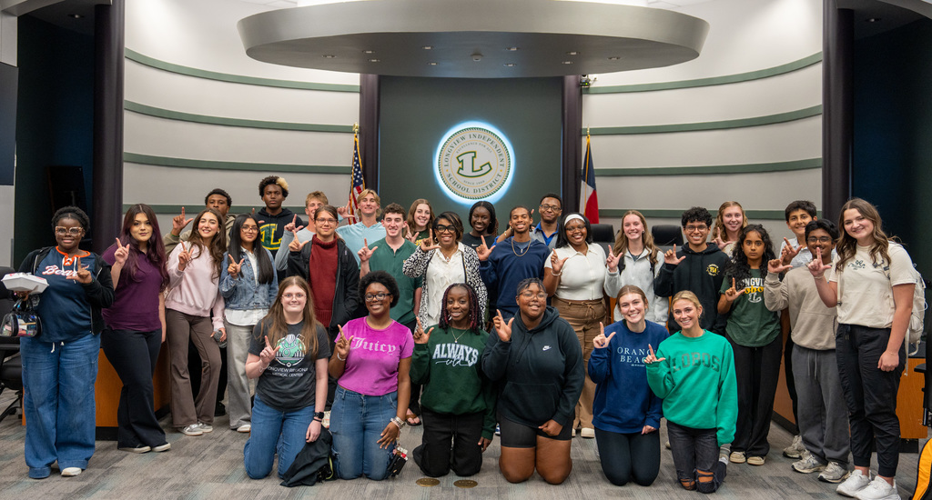 Student advisors holding up the Rocking L.