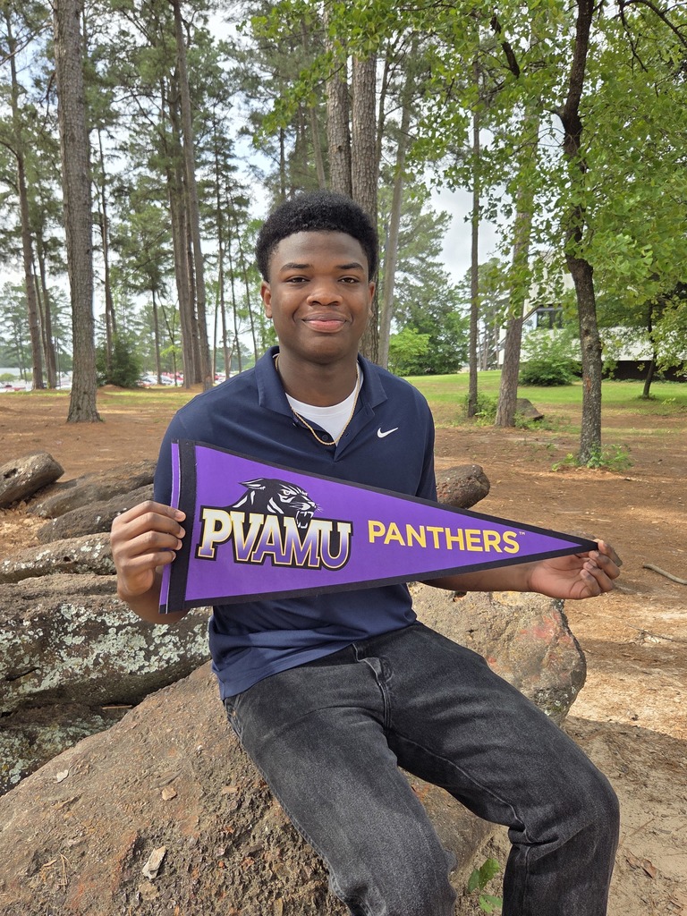 From hard work to higher goals—Rayon Burke is off to Prairie View A&M University to pursue Mechanical Engineering. The future is looking bright!