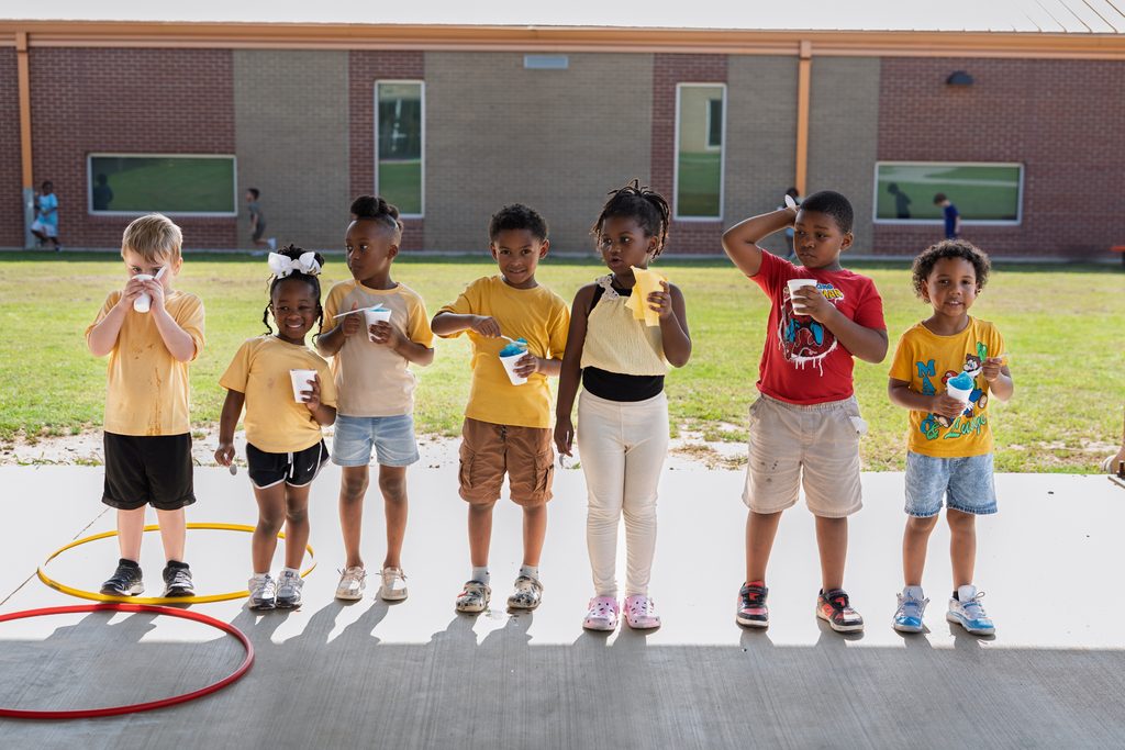 kids holding snow cones