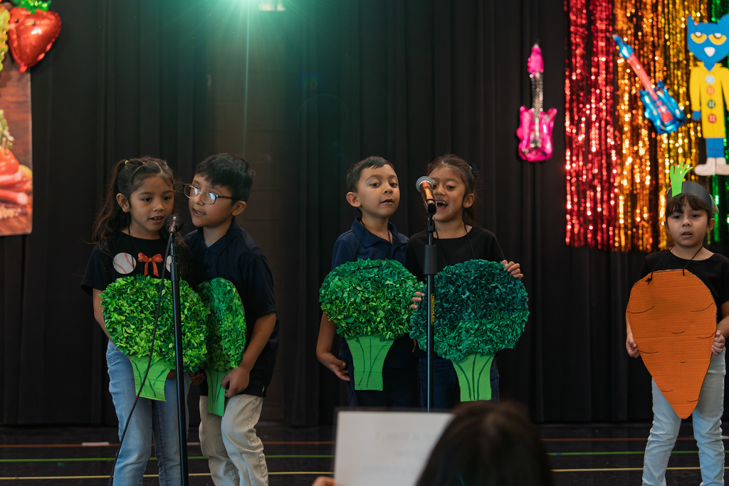 kids dressed as broccoli