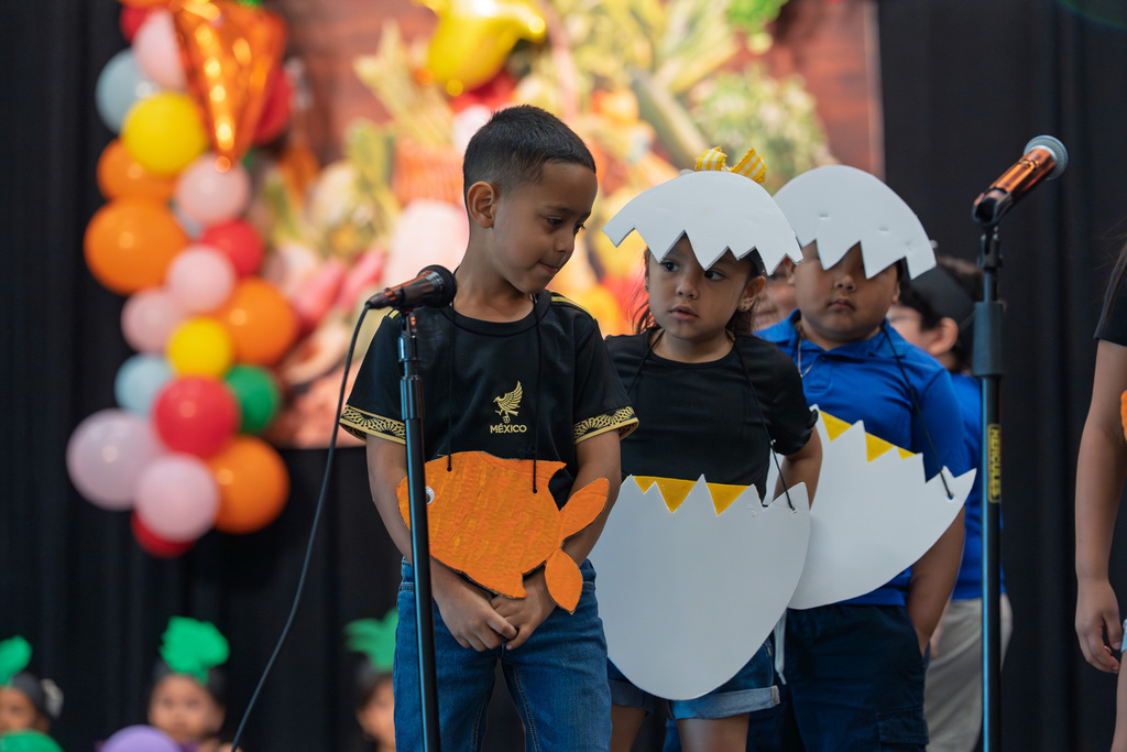 students dressed as eggs