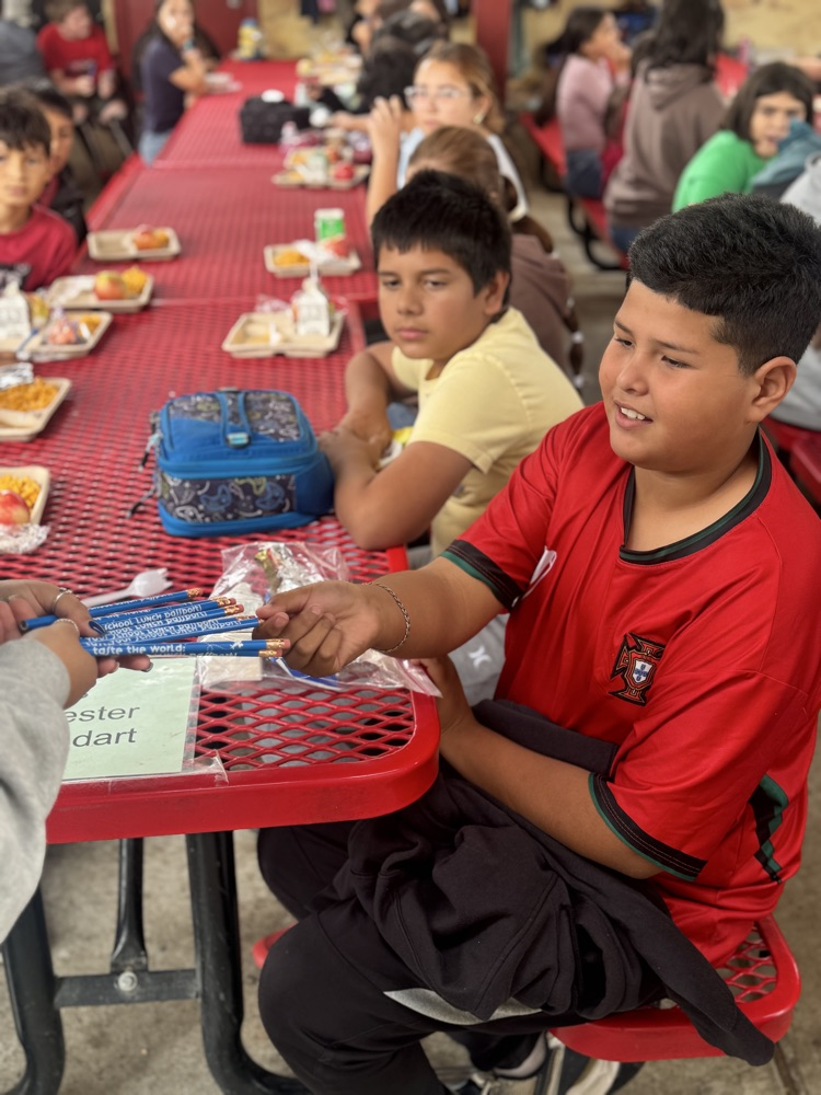 National School Lunch Week is here! Let’s celebrate good food and even better fuel for learning! 🎉 #TasteTheWorld #SchoolLunchWeek #LosBanosUSD