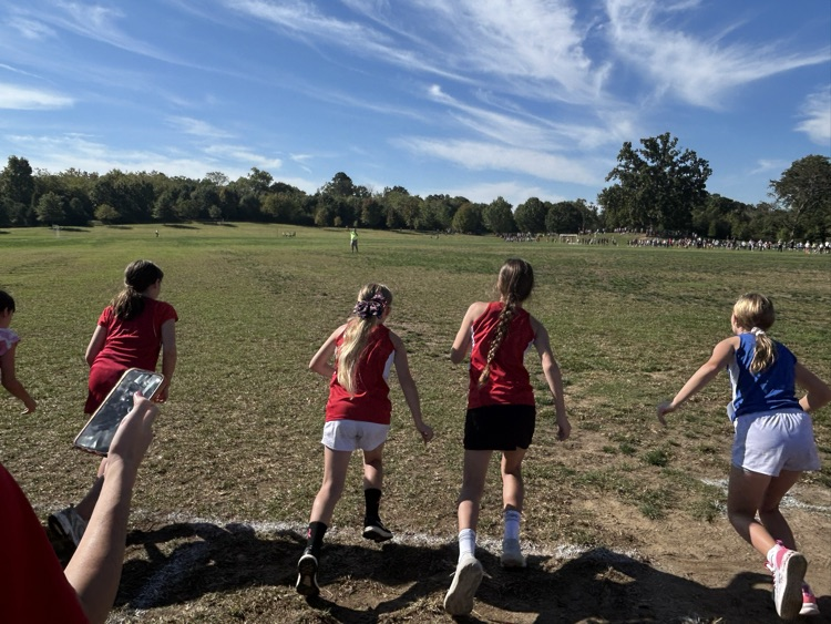 girl runners at the start